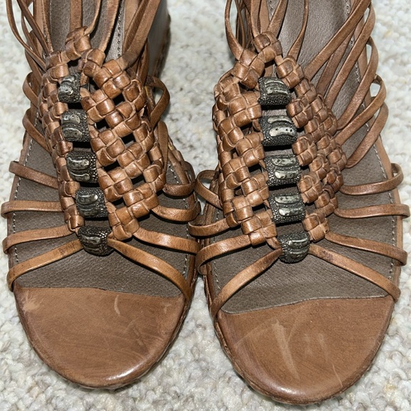NEW B. Makowsky Akron Cuoio Leather Wedge Sandals - Picture 6 of 9